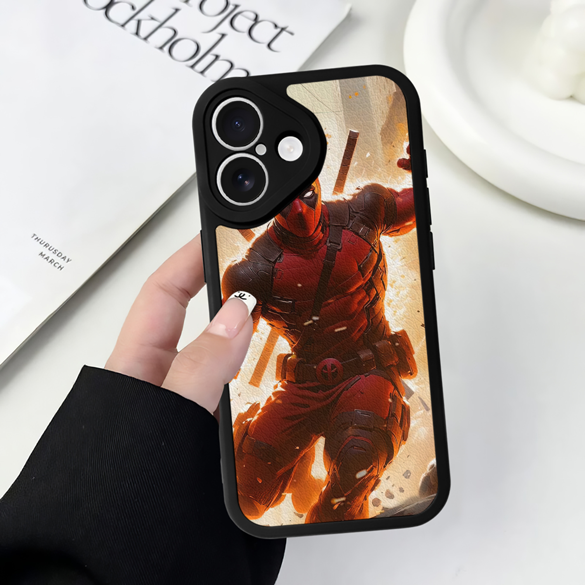 （画像用） Deadpool デッドプール 【iPhone 16シリーズ対応】シリコンスマホケース（レザー調） 材質：シリコン